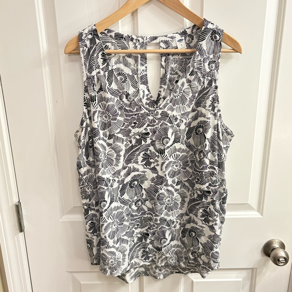 Old Navy White and Black Floral V-Neck Tank Top
